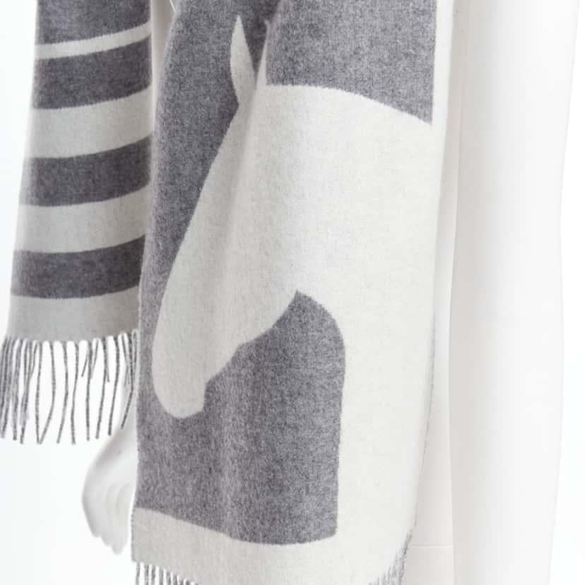 Hermès Horse Head Scarf Grey Cashmere Never worn - Back View