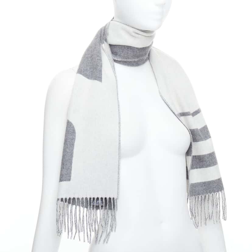 Hermès Horse Head Scarf Grey Cashmere Never worn - Inside View