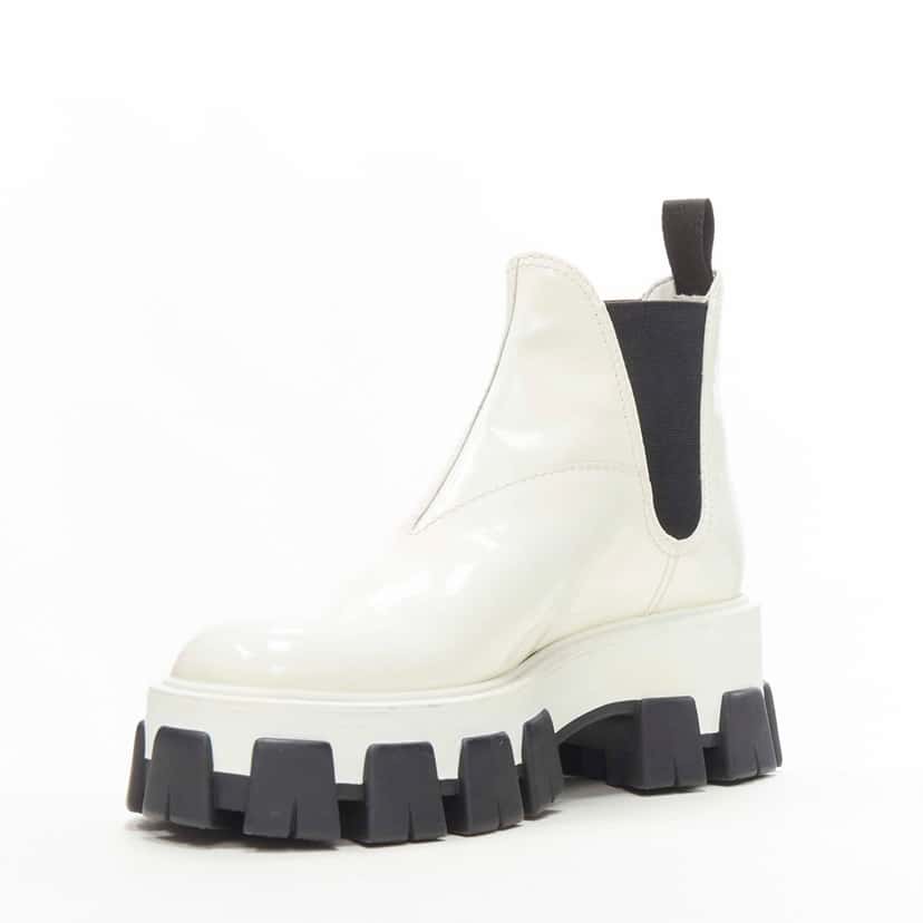 Prada Suede Fur Mules White Good condition - Model View