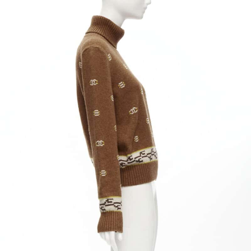 Chanel Logo Turtleneck Sweater Brown Cashmere Never worn - Model View