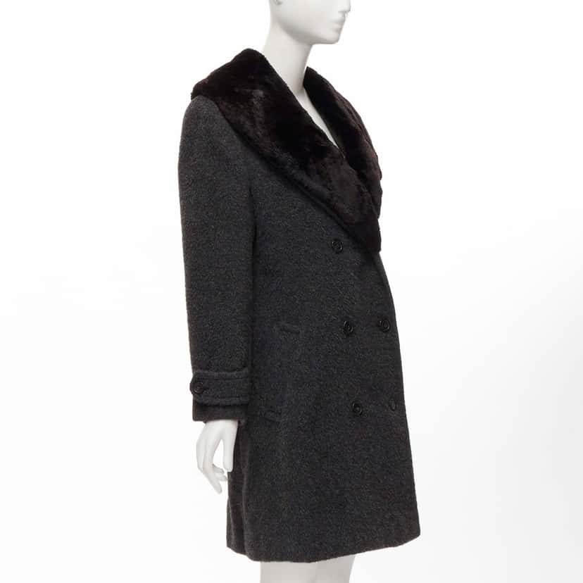 Gucci Grey Alpaca Coat Grey Very good condition - Model View