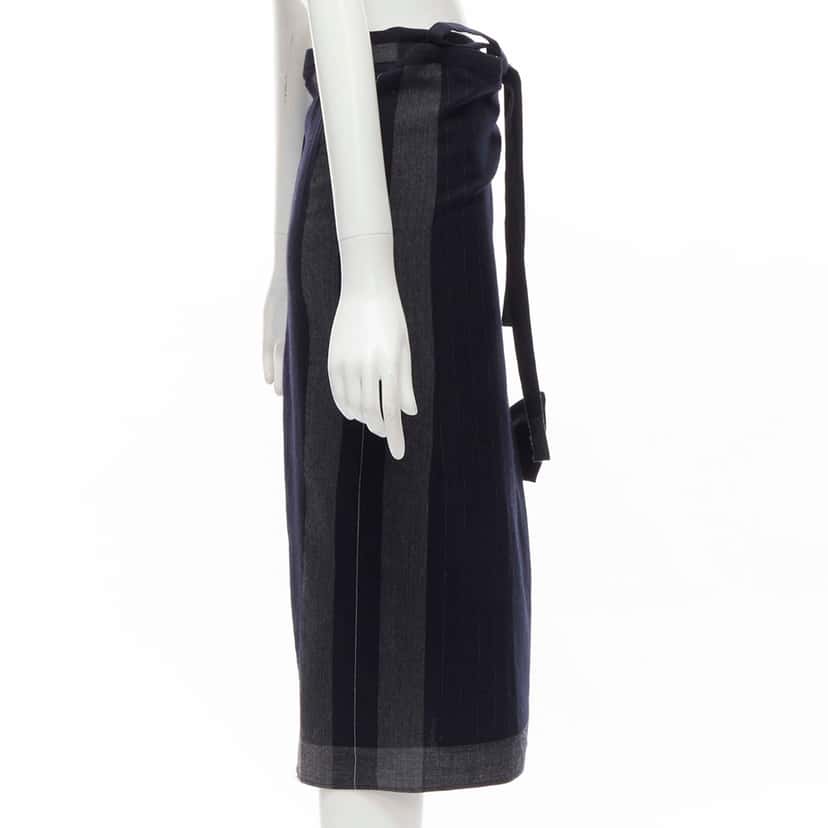Comme Des Garcons Plaid Bow Kilt Skirt Black Wool Never worn - Model View