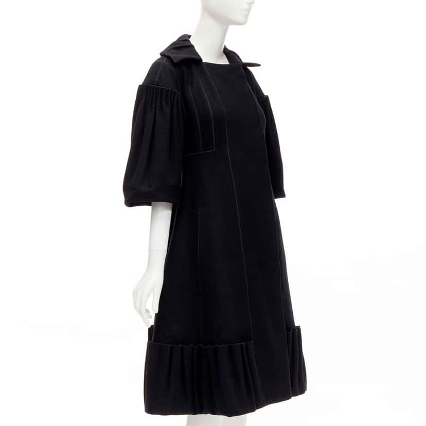 Louis Vuitton Black Victorian Coat Black Wool Very good condition - Model View
