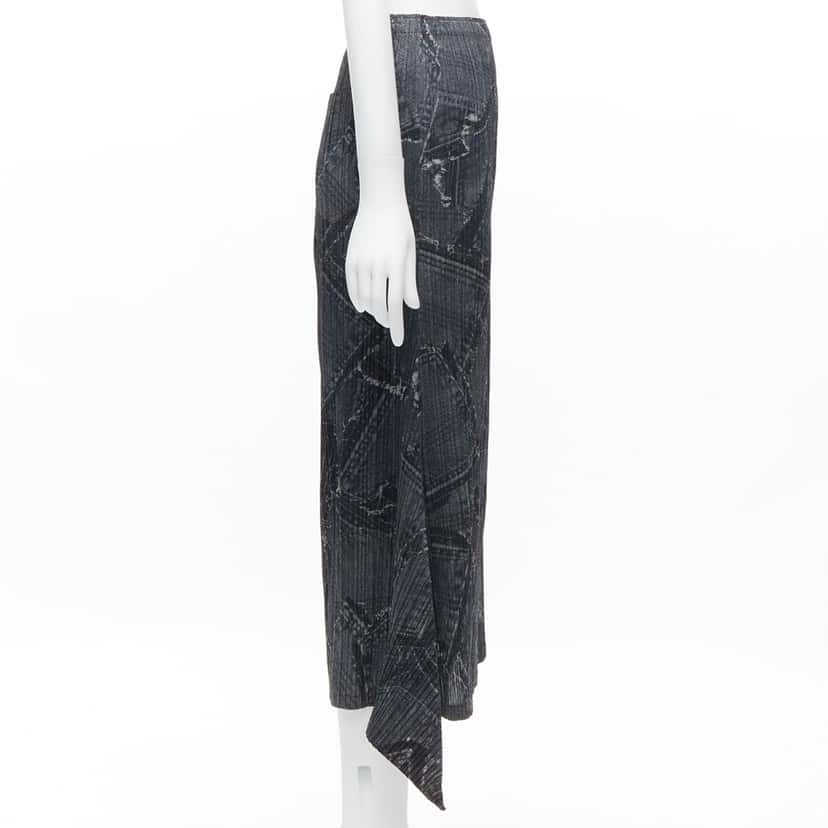 Issey Miyake Denim Pleated Skirt Blue Polyester Never worn - Model View