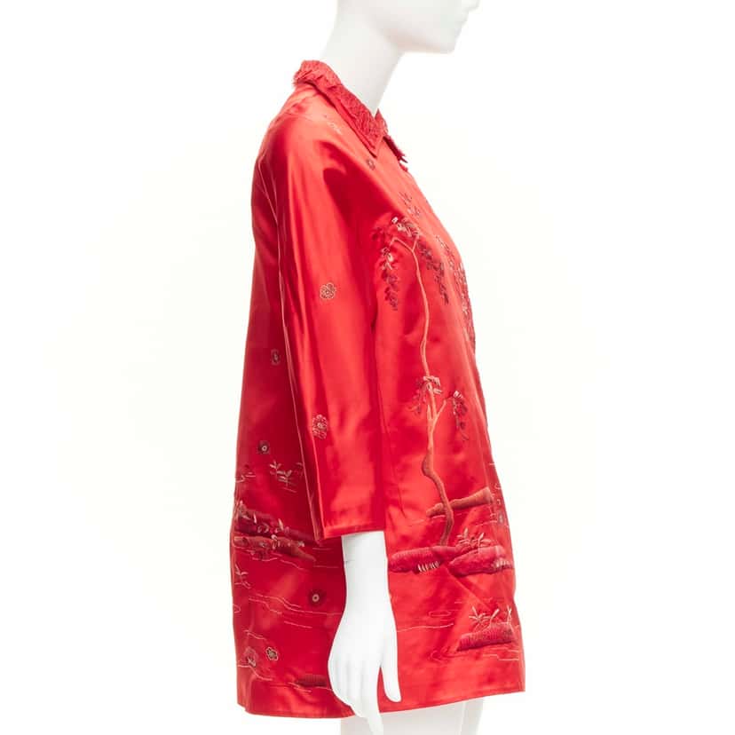 Shiatzy Chen Red Silk Qipao Top Red Silk Very good condition - Model View