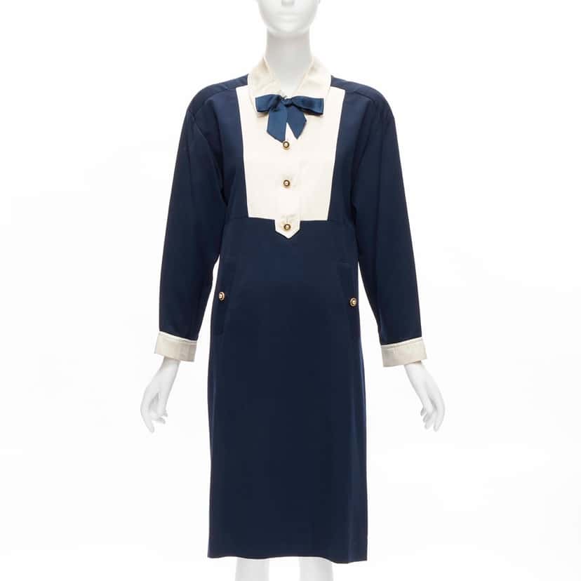 Chanel Pearl Button Dress Navy Wool Very good condition - Front View