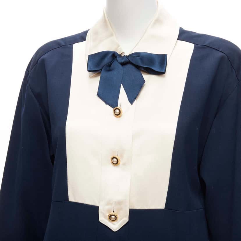 Chanel Pearl Button Dress Navy Wool Very good condition - Back View