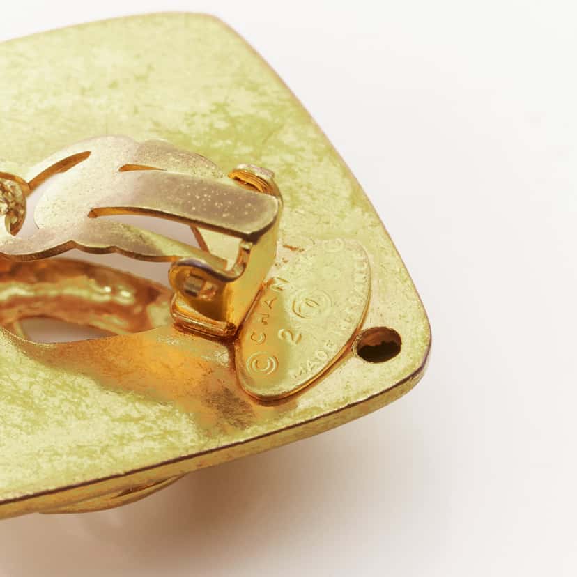 Chanel Hammered Coin Earrings Gold Metal Good condition - Box View