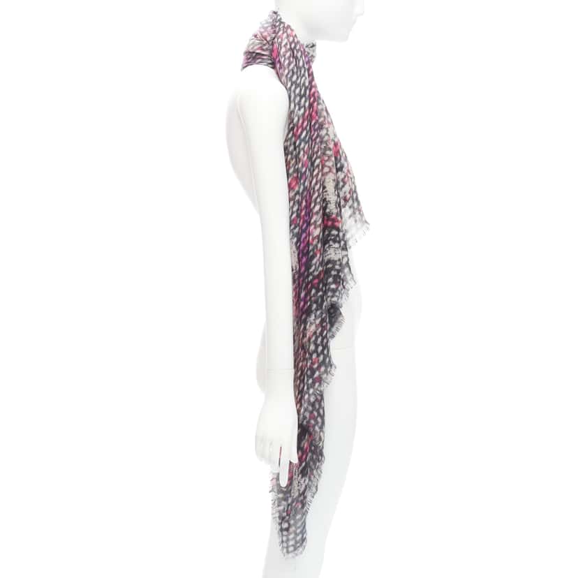 Chanel Oversized Tweed Scarf Purple Cashmere Never worn - Model View