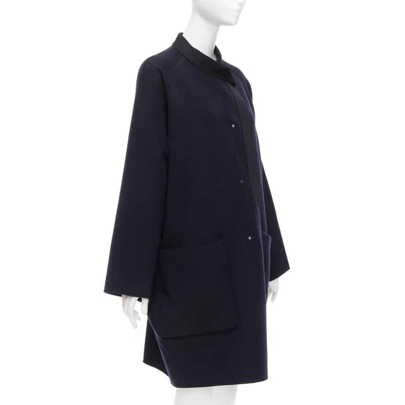 Hermès Navy Cocoon Coat Navy Cashmere Never worn - Model View