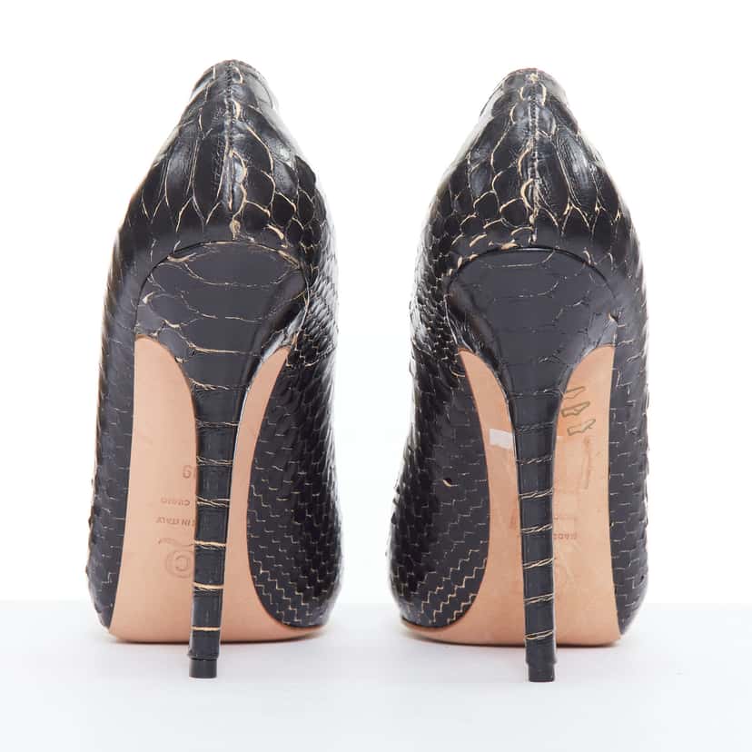 Alexander McQueen Scaled Leather Pumps Black Leather Very good condition - Box View
