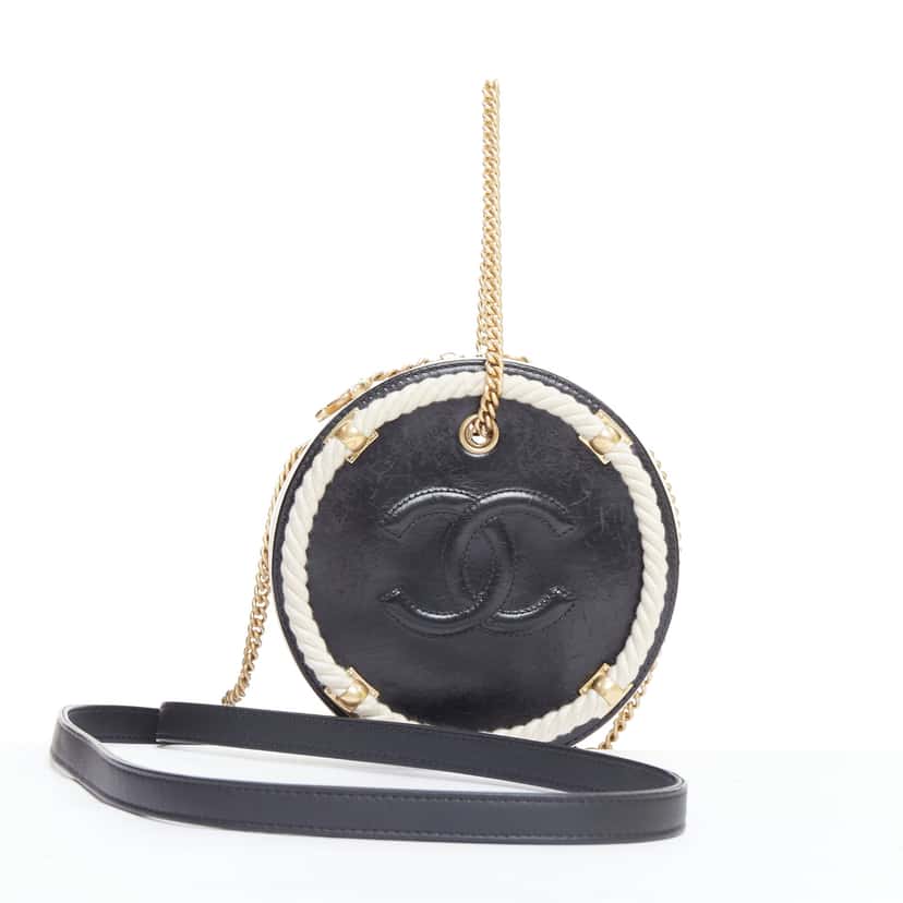 Chanel En Vogue Round Black Leather Very good condition - Front View