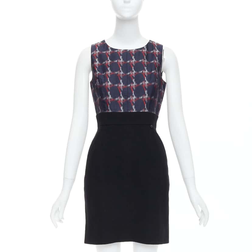 Chanel Houndstooth Shift Dress Black Wool Never worn - Front View