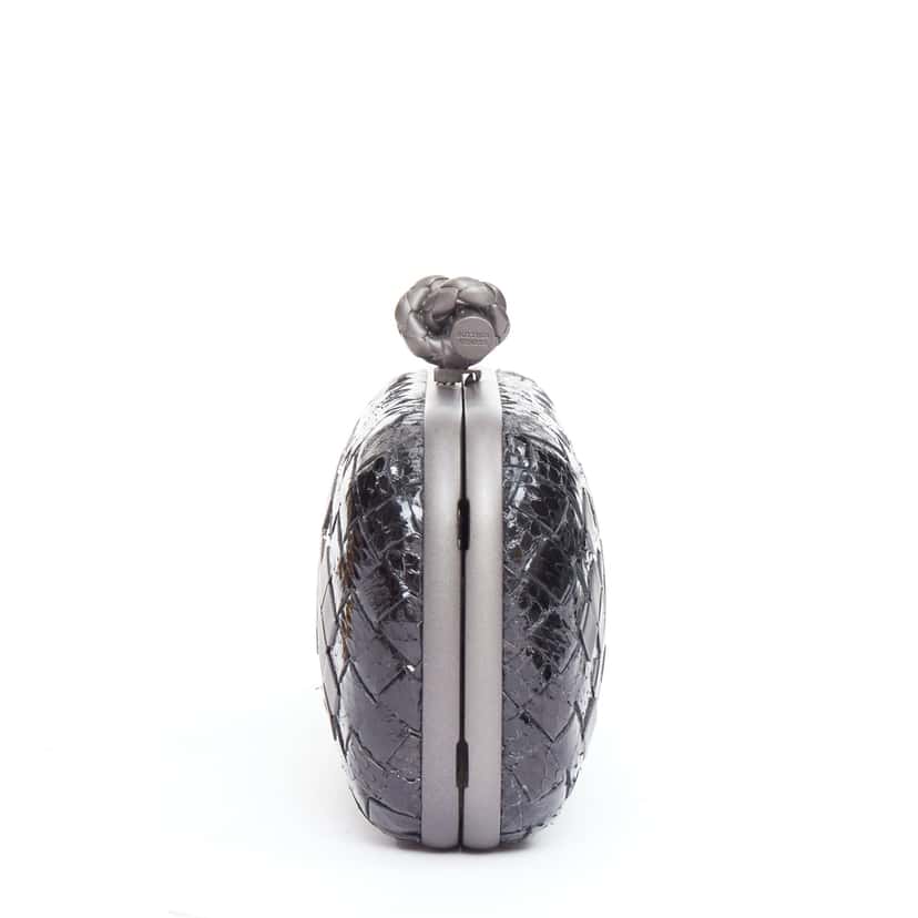 Bottega Veneta Knot Black Leather Very good condition - Model View