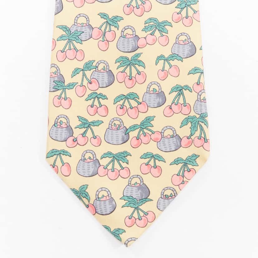 Hermès Cherry Basket Tie Beige Silk Very good condition - Back View