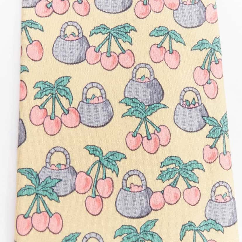 Hermès Cherry Basket Tie Beige Silk Very good condition - Inside View