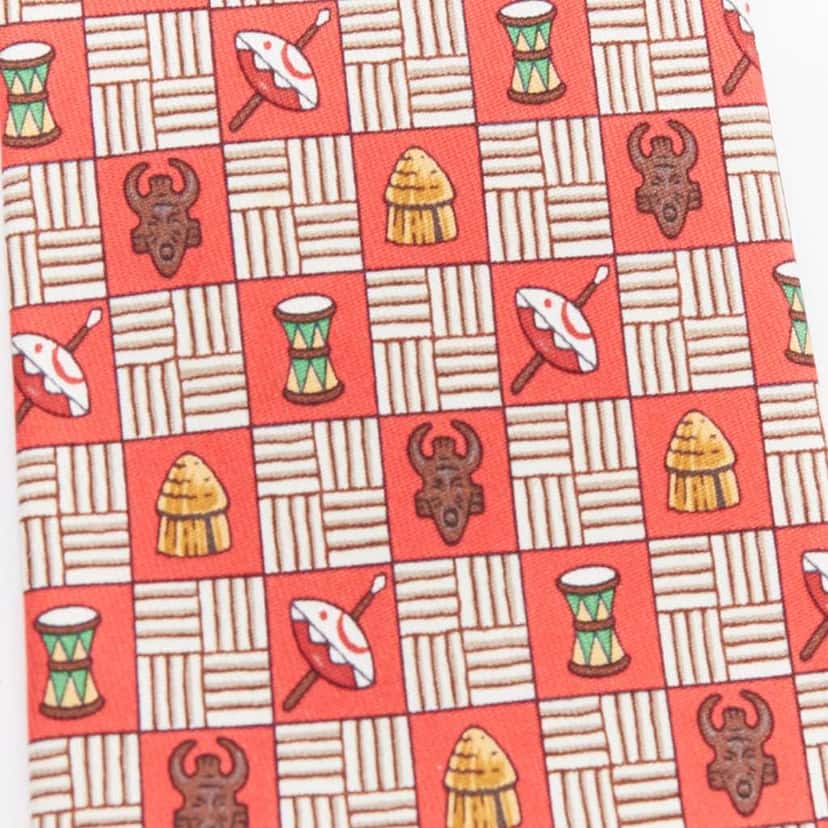 Hermès Aboriginal Mask Tie Red Silk Very good condition - Back View