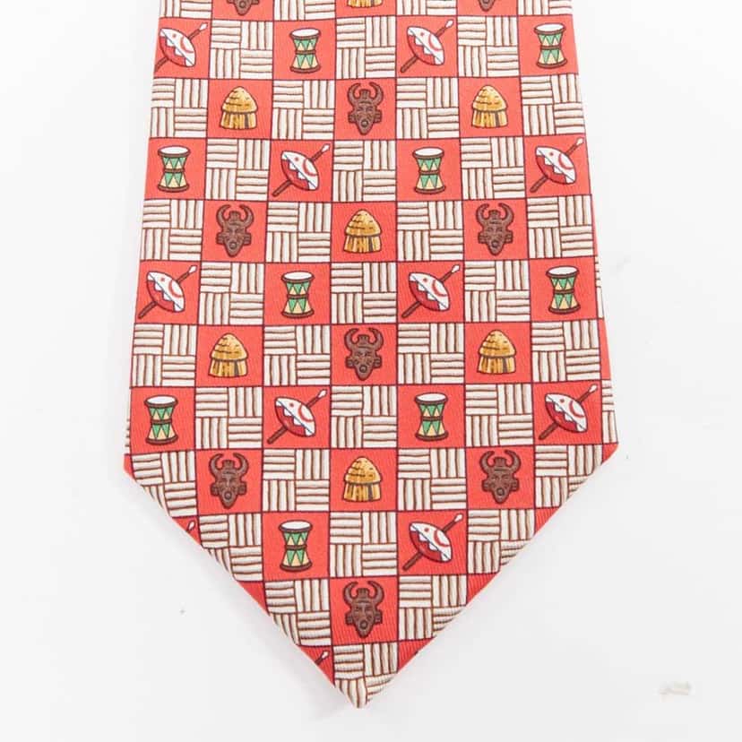 Hermès Aboriginal Mask Tie Red Silk Very good condition - Model View