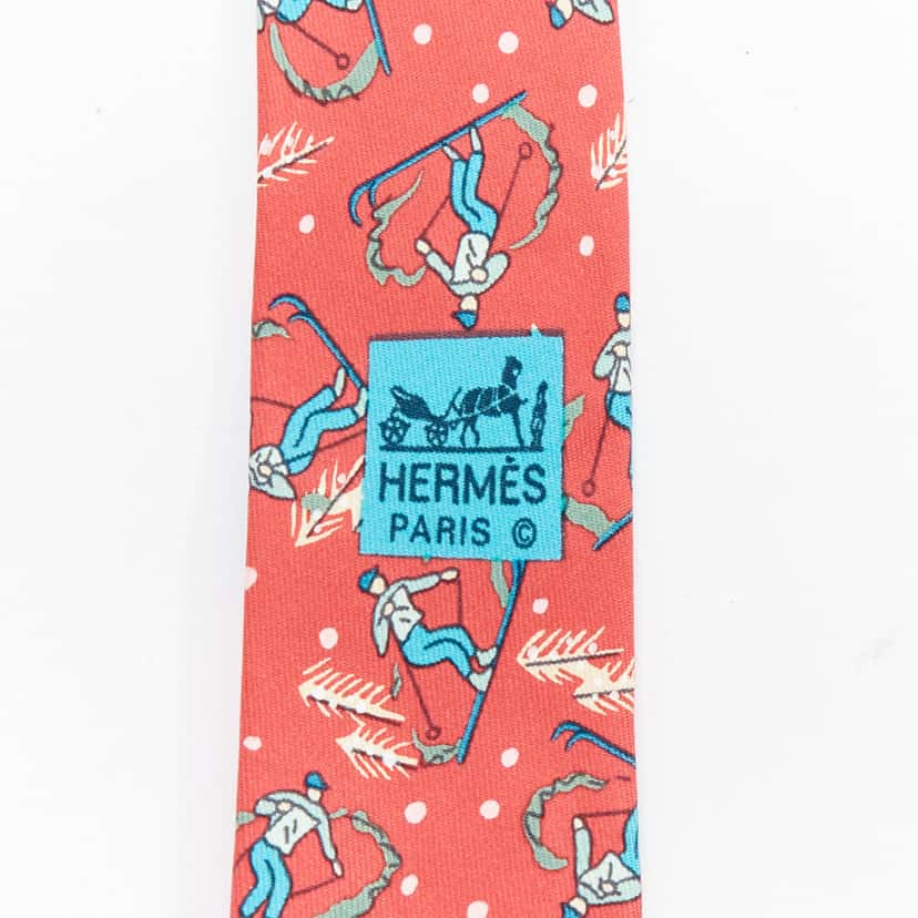 Hermès Skiier Snow Tie Red Silk Very good condition - Model View