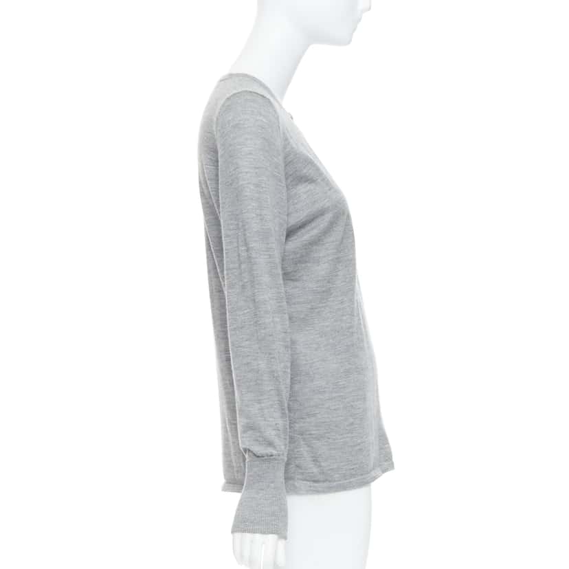 Chanel Camellia Button Sweater Grey Cashmere Very good condition - Model View