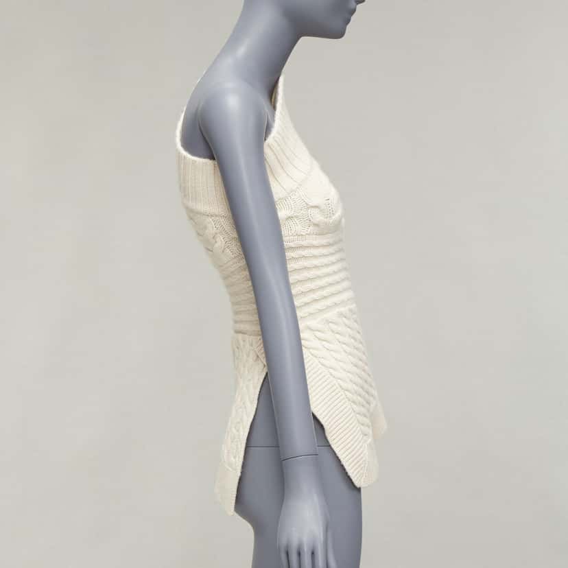 Burberry Cable Knit Pullover Beige Cashmere Never worn - Model View