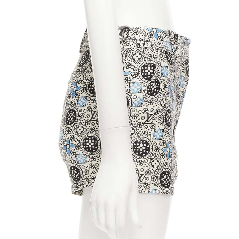 Louis Vuitton Floral Shorts Skirt Ecru Wool Very good condition - Model View