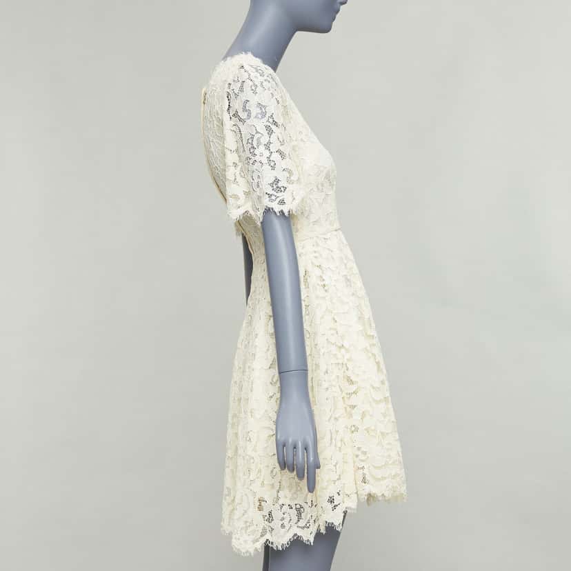 Dolce & Gabbana Floral Lace Dress Ecru Very good condition - Model View