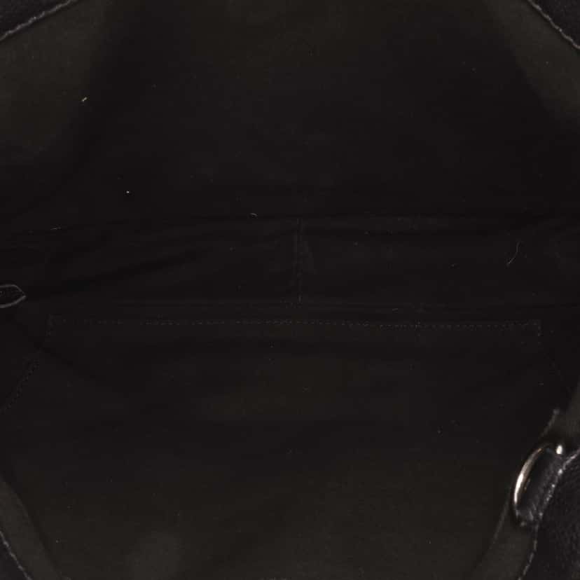 Chanel Caviar Grand Shopping Tote Black Leather Good condition - Model View