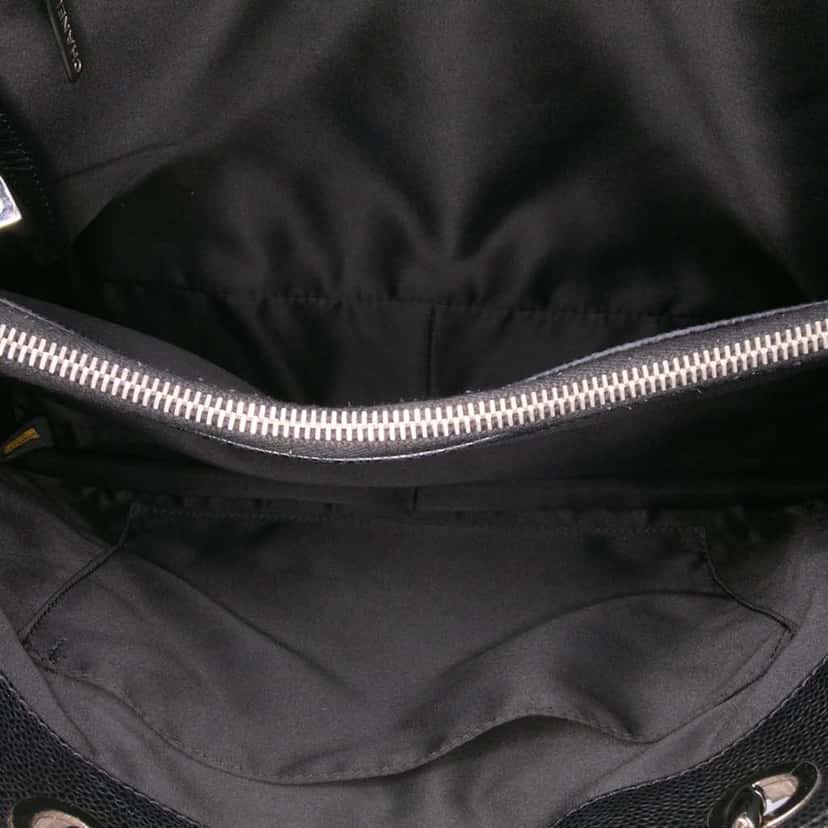Chanel Caviar Grand Shopping Tote Black Leather Good condition - Model View