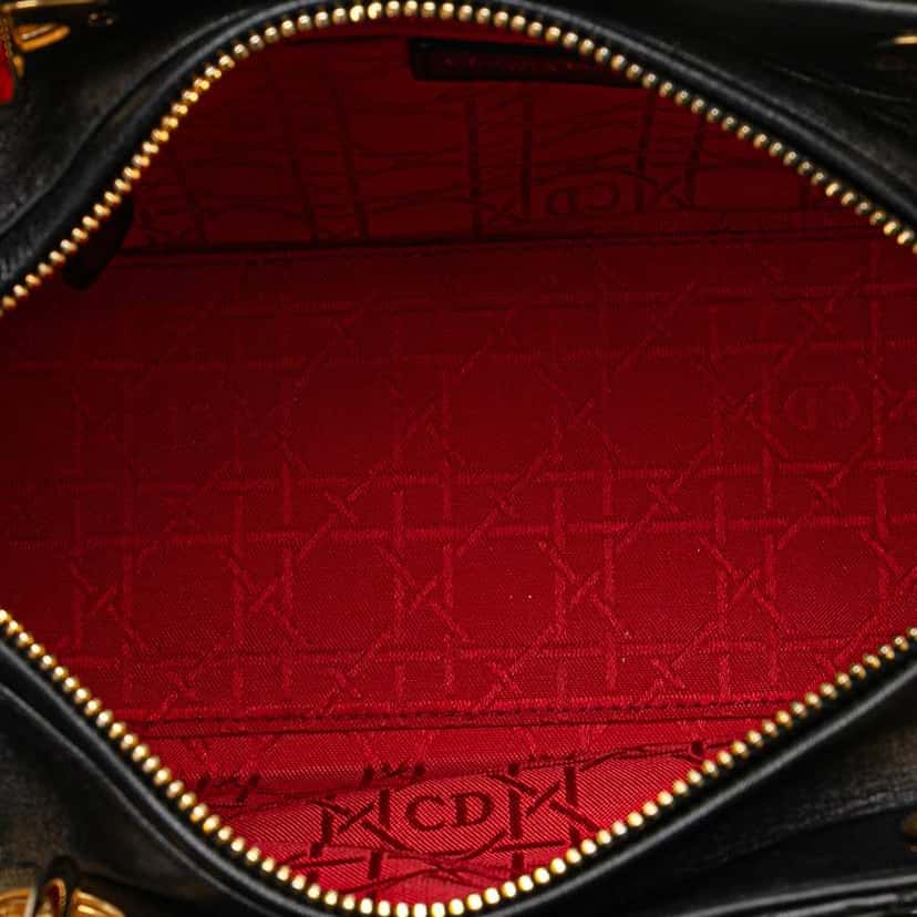 Dior Medium Lambskin Cannage Lady Dior Black Leather Good condition - Model View