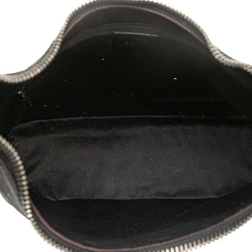 Gucci GG Canvas Shoulder Bag Black Good condition - Model View