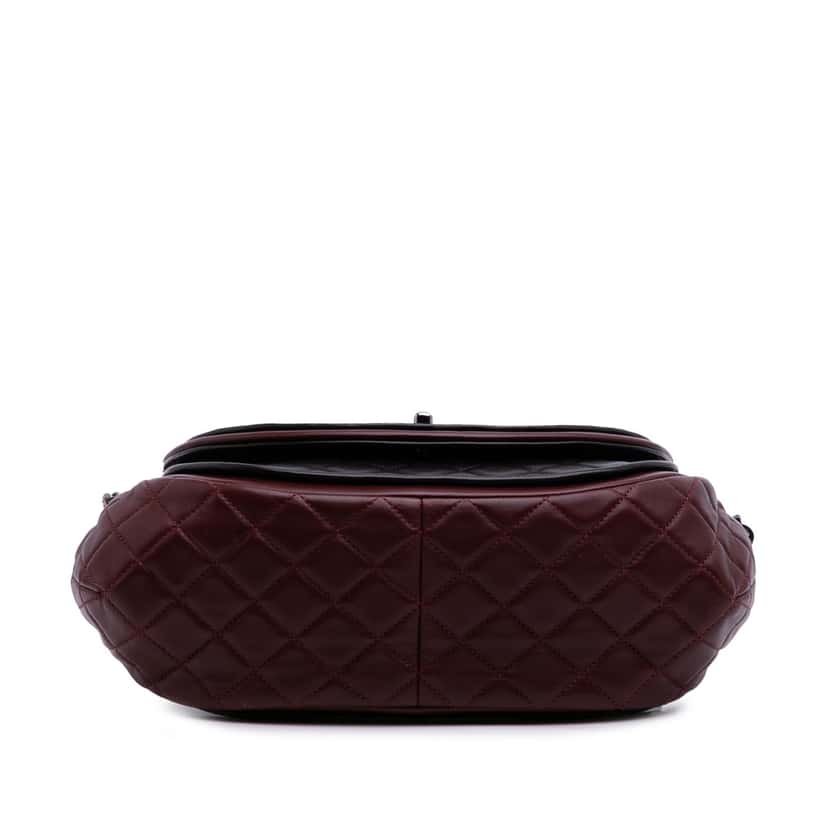 Chanel Bicolor Quilted Lambskin Twist Crescent Flap Red Leather Good condition - Inside View
