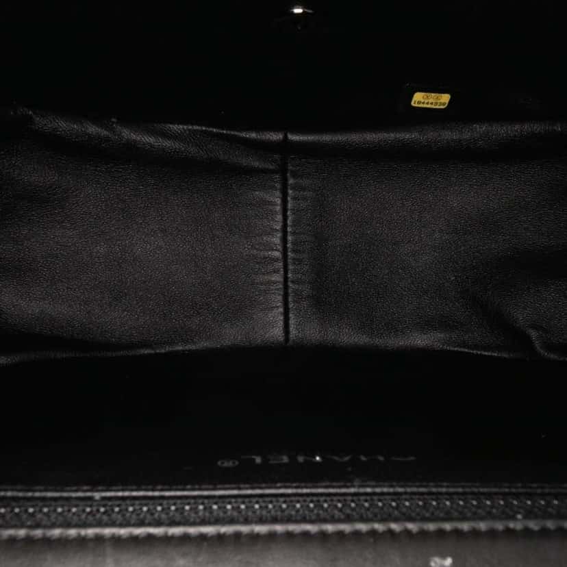 Chanel Bicolor Quilted Lambskin Twist Crescent Flap Red Leather Good condition - Model View