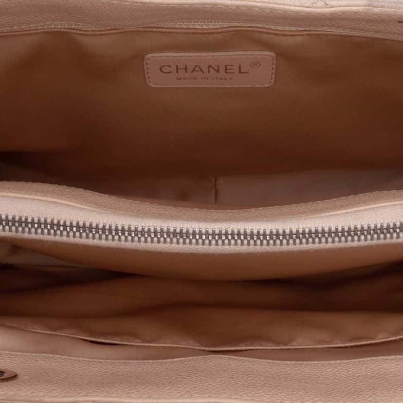 Chanel Caviar Grand Shopping Tote Brown Leather Good condition - Model View