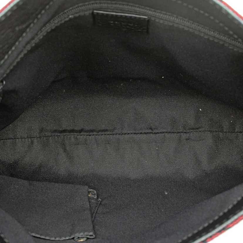 Gucci GG Canvas Shoulder Bag Red Good condition - Model View