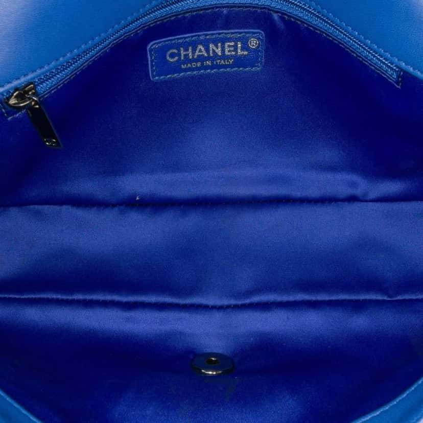 Chanel Medium Lambskin CC Crossing Flap Blue Leather Good condition - Model View