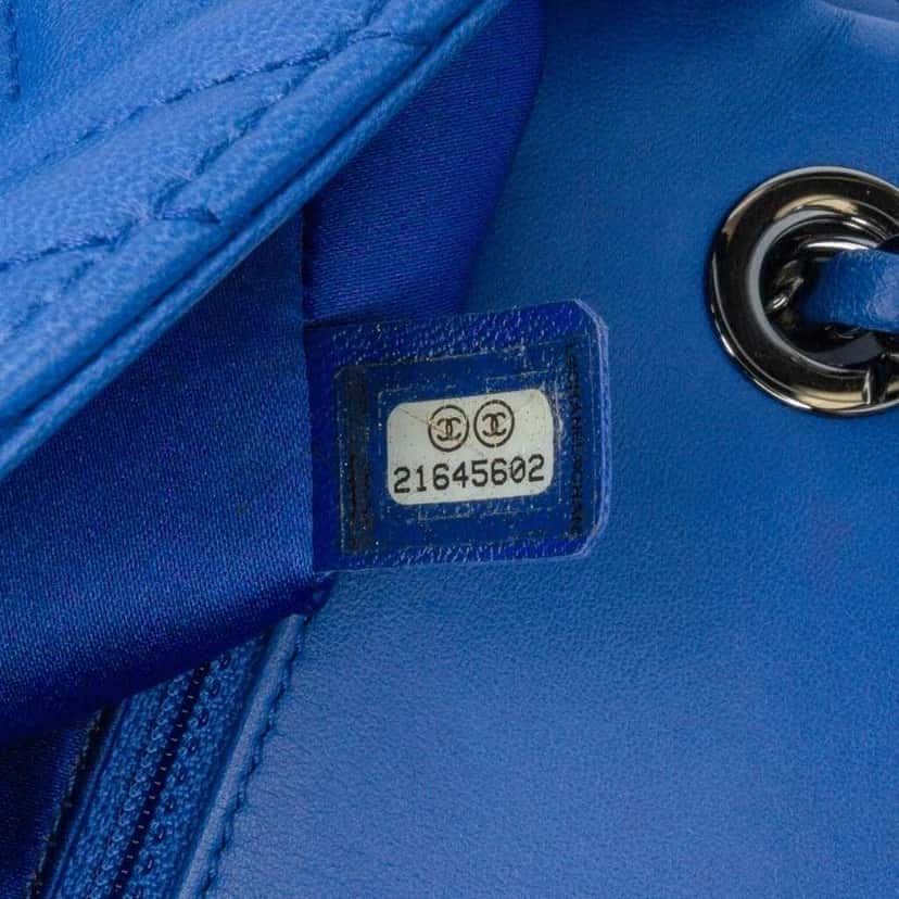 Chanel Medium Lambskin CC Crossing Flap Blue Leather Good condition - Box View