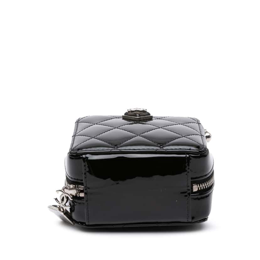 Chanel CC Quilted Patent Diamond Resin Clutch With Chain Black Leather Good condition - Inside View