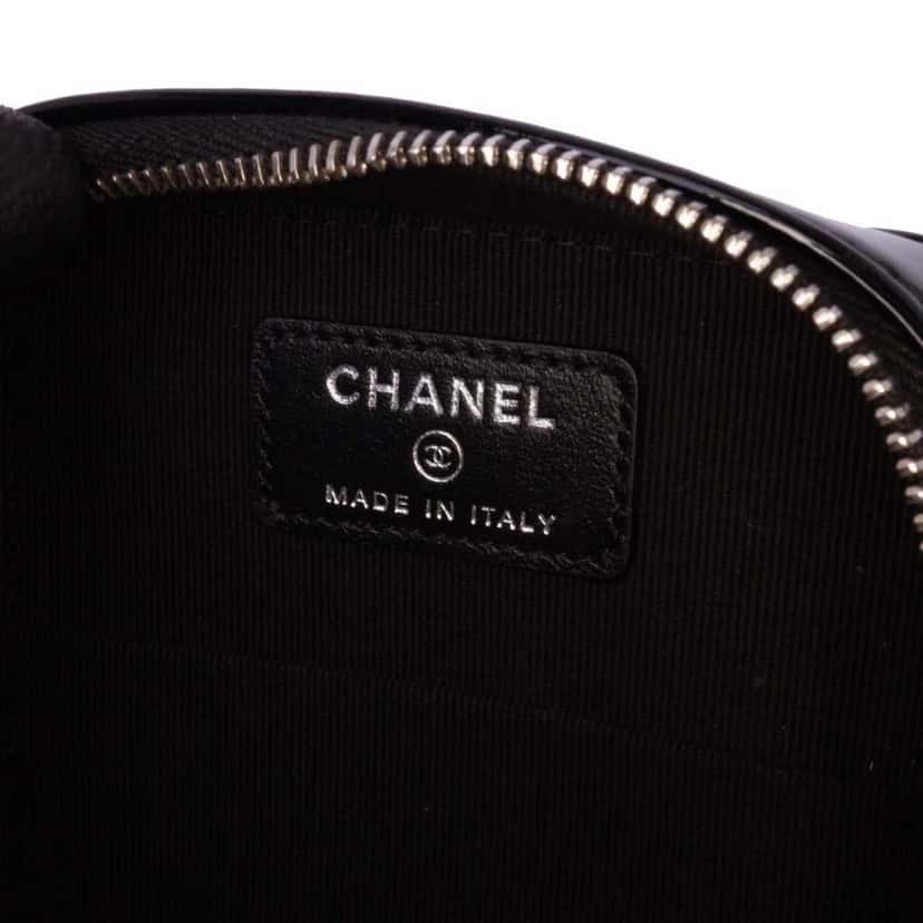 Chanel CC Quilted Patent Diamond Resin Clutch With Chain Black Leather Good condition - Box View