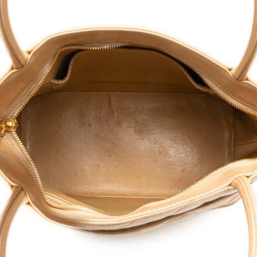 Chanel Caviar Medallion Tote Brown Leather Good condition - Model View