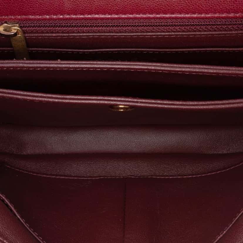Chanel Diagonal Quilted Lambskin CC Signature Flap Red Leather Good condition - Model View