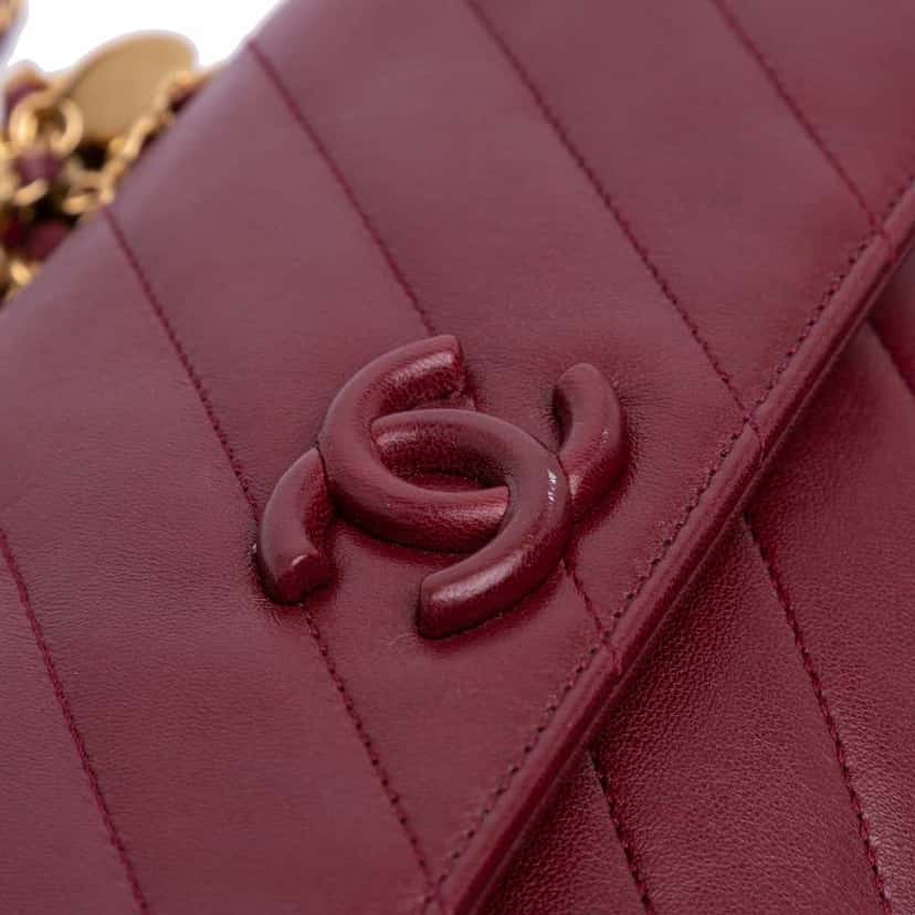 Chanel Diagonal Quilted Lambskin CC Signature Flap Red Leather Good condition - Box View