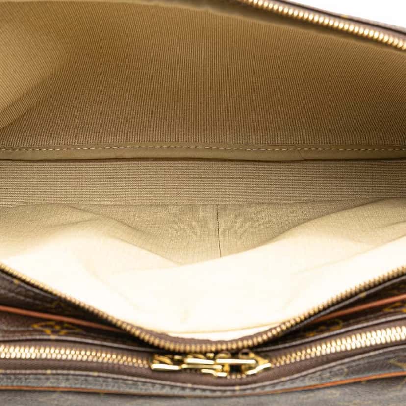 Louis Vuitton Monogram Reporter GM Brown Canvas Good condition - Model View