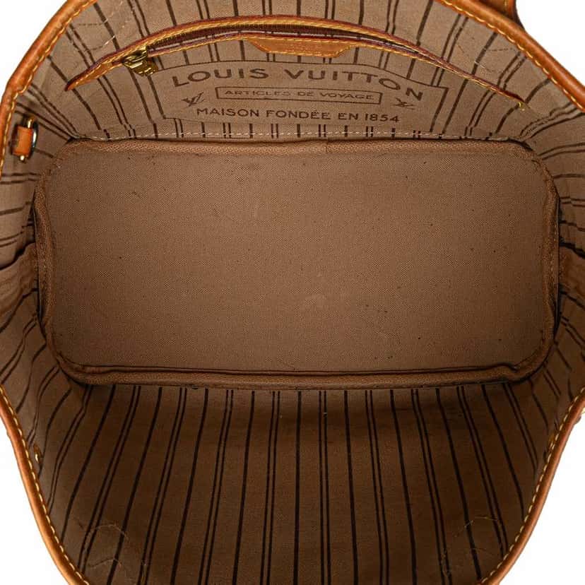 Louis Vuitton Monogram Neverfull PM Brown Canvas Good condition - Model View