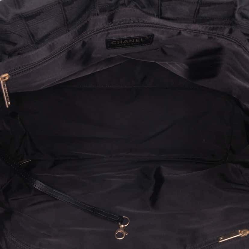 Chanel New Travel Line Nylon Tote Black Good condition - Model View