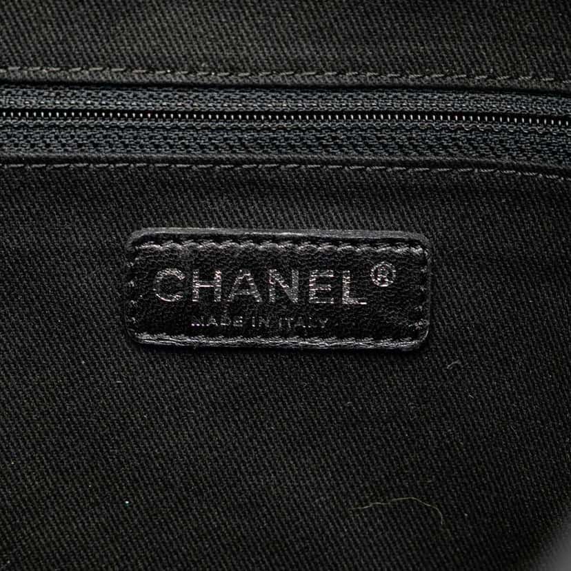 Chanel Paris New York Quilted Nylon Tote Black Good condition - Box View