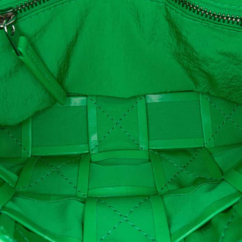 Bottega Veneta Small Nappa Intrecciato Cassette Crossbody Green Leather Good condition - Model View