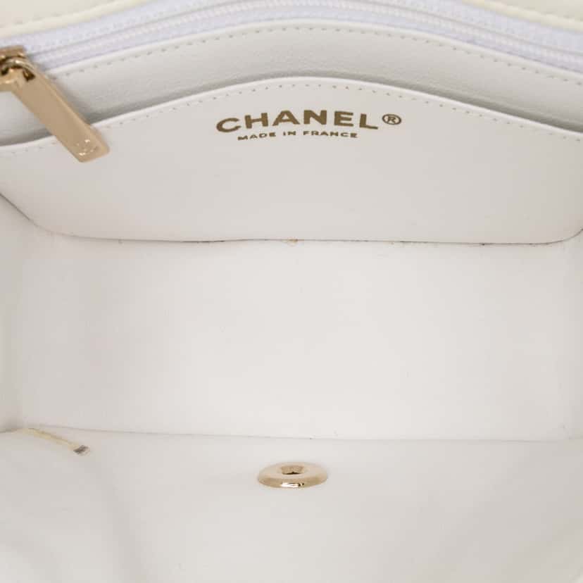 Chanel Mini Square Classic Chevron Lambskin Single Flap White Leather Good condition - Model View