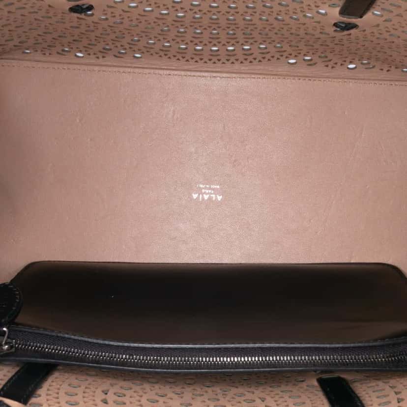 Alaïa Vienne Calfskin Laser Cut Mina 32 Black Leather Good condition - Model View