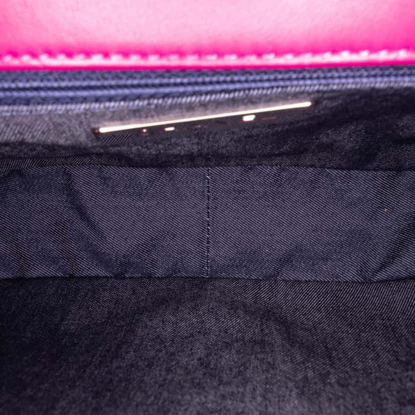 Chanel Lambskin CC Mania Flap Pink Leather Very good condition - Model View